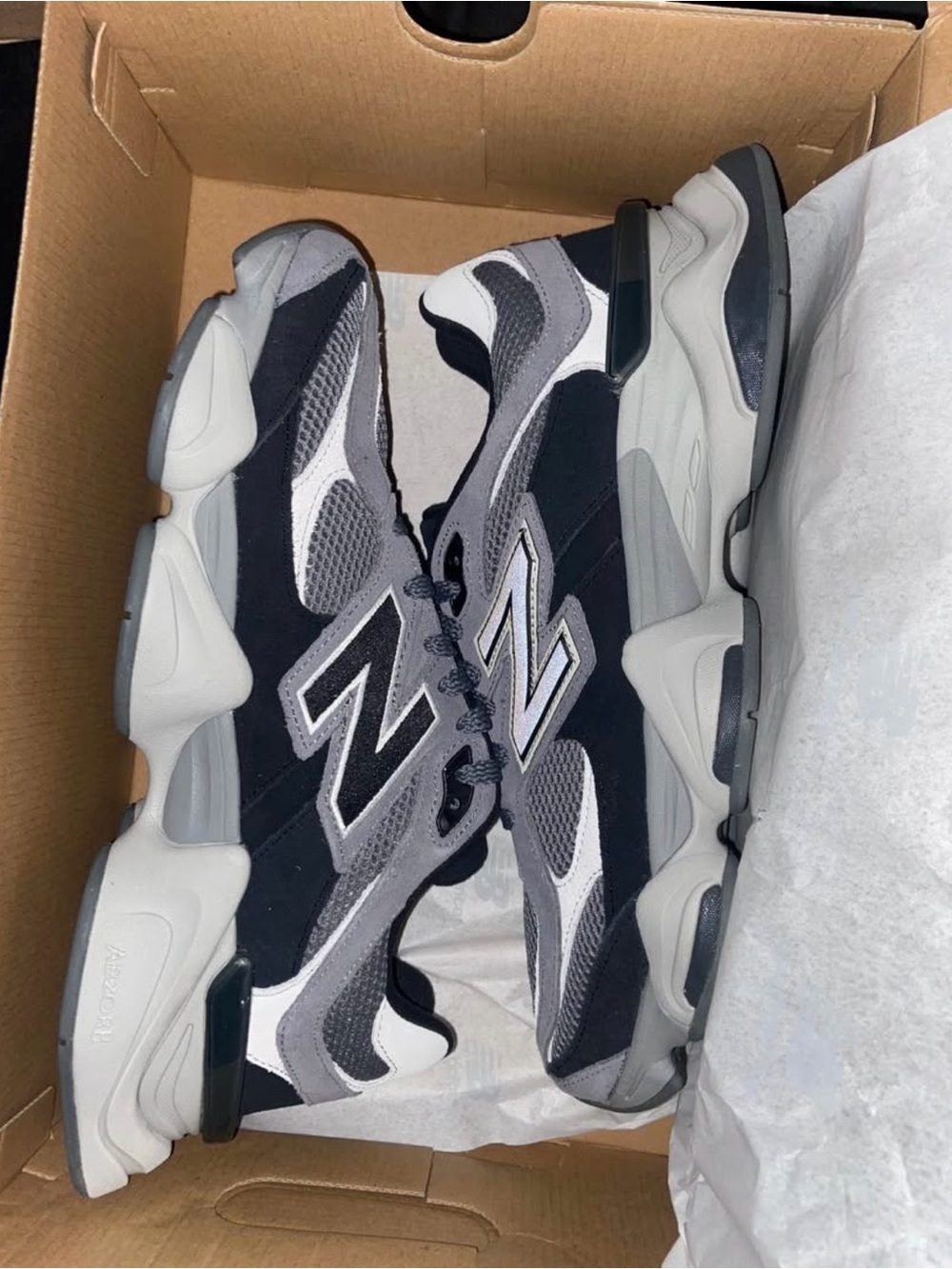 New Balance Men's Black, Grey & White Retro Runner Sneakers